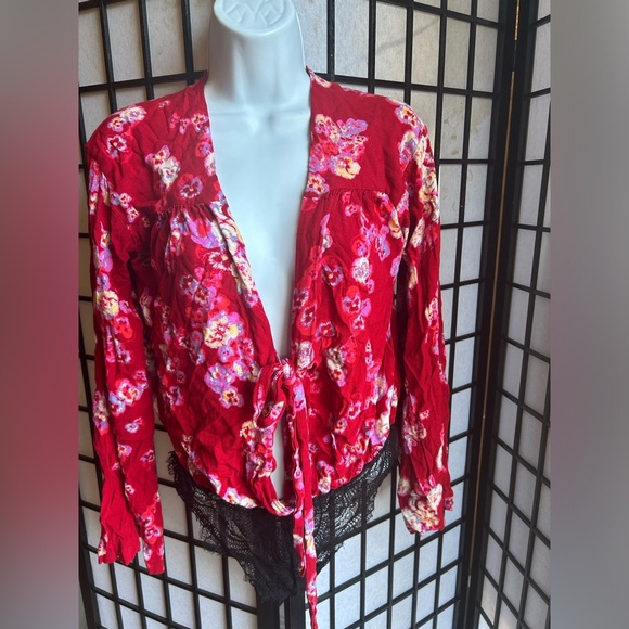 Free People Forties Feels Bodysuit Size Large Floral Red Bell Sleeve Lace Boho - Picture 5 of 9